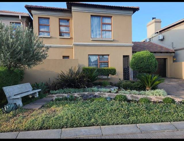 3 BEDROOM TOWNHOUSE FOR SALE IN VANDERBIJLPARK SE 8